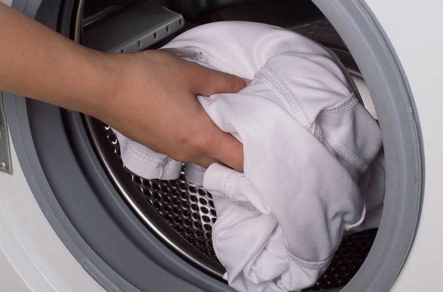 Как стирать экокожу (искусственную кожу, кожзам): можно ли в стиральной машине, как правильно вручную, правила сухой чистки