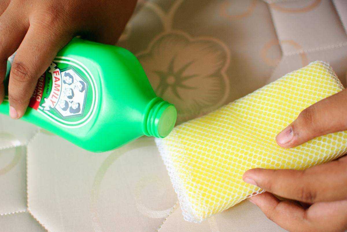 Как избавиться от запаха мочи на матрасе в домашних условиях