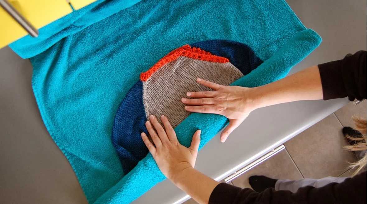 Как стирать свитер акриловый и шерстяной