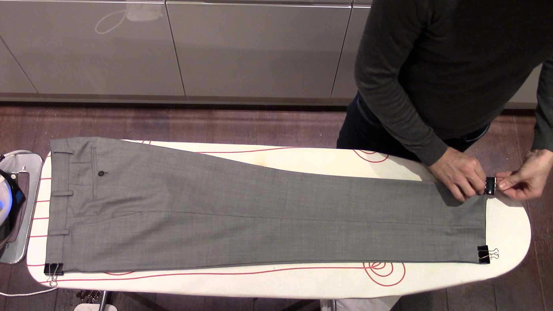 Нужно ли гладить постельное белье после стирки: зачем, как правильно и при этом быстро это сделать утюгом на гладильной доске или при помощи отпаривателя?