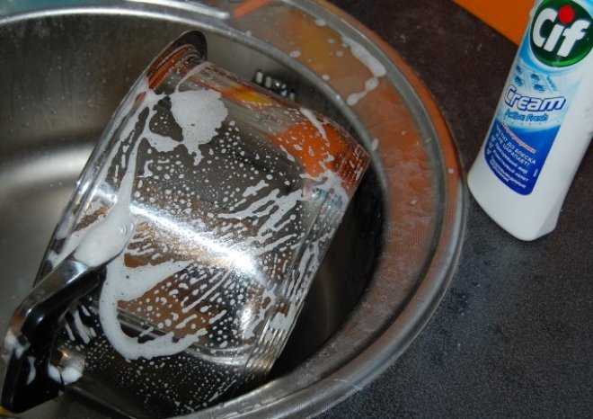 7 способов устранить запах рыбы с посуды