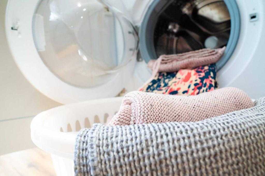 Как стирать водолазку в стиральной машине. как постирать свитер, чтобы он не сел и не полинял