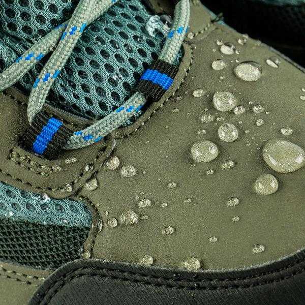 Как сделать водоотталкивающую пропитку для обуви: обзор лучших способов